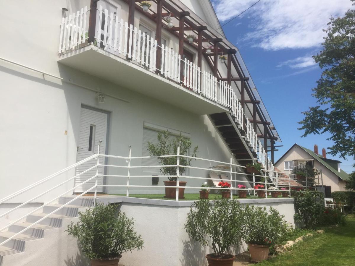 Lelle-kert Apartman 02 Balatonlelle Eksteriør bilde